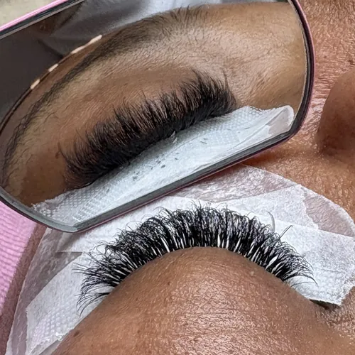 A full lash set at iLashas in Maricopa, AZ